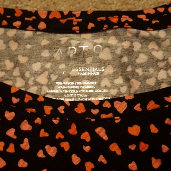 NWT Womens Apt. 9 heart shirt & leggings sz. S - Picture 4 of 8